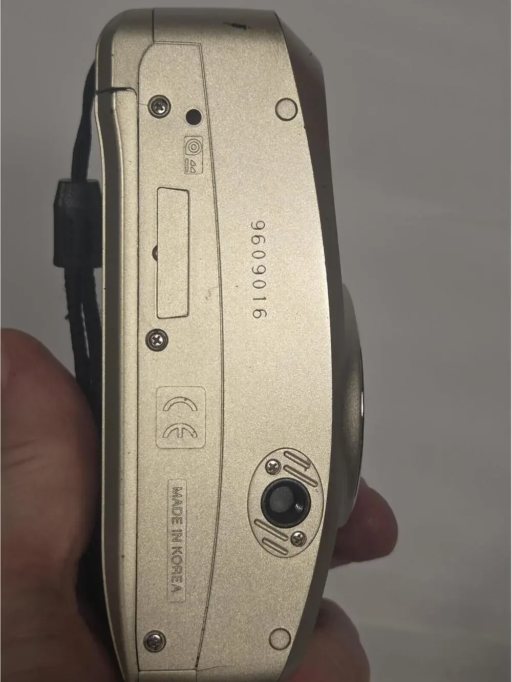 Vintage Samsung Evoca 140S Quartz Date 35mm Film Camera Gold Flash Point Shoot